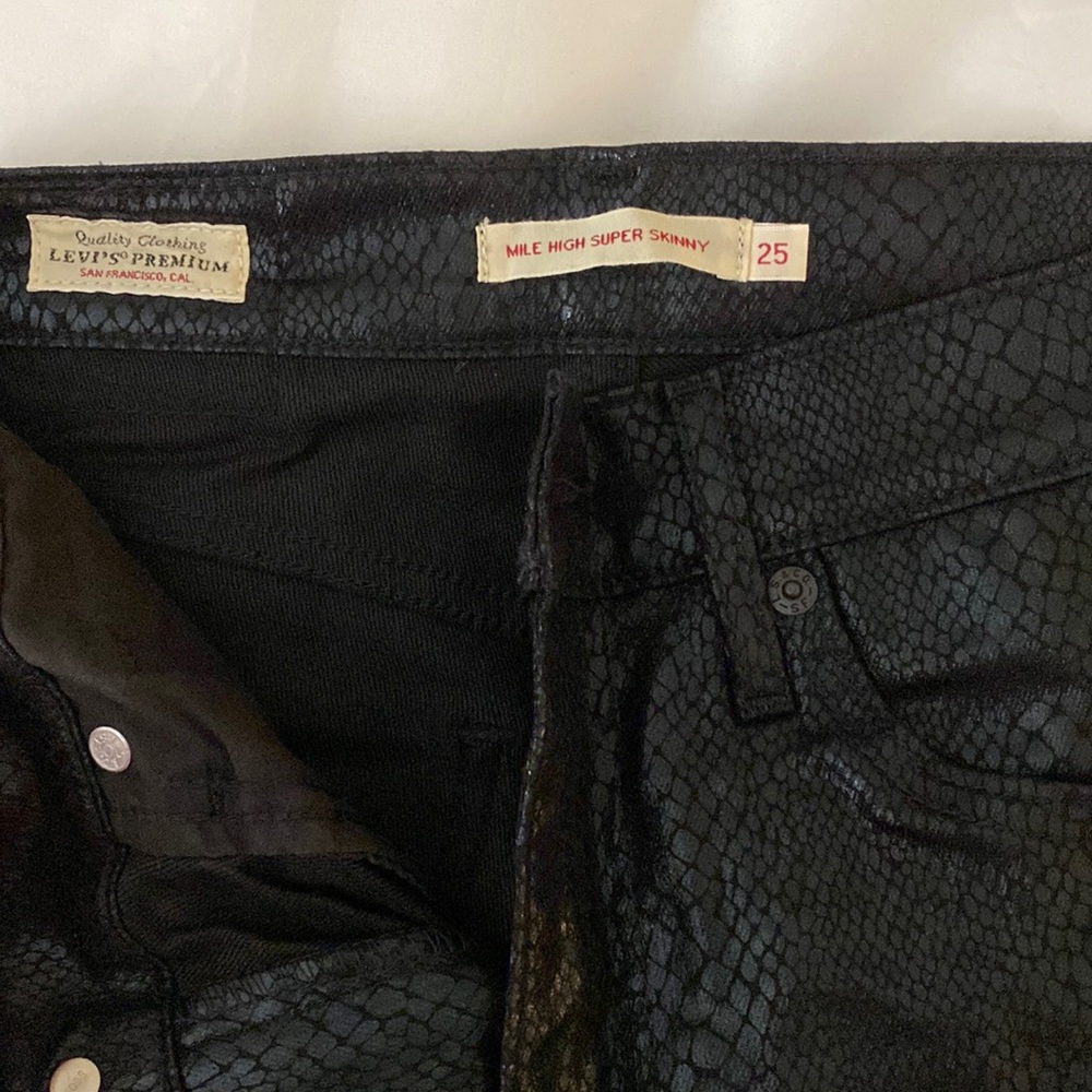 Mile High Super Skinny Snake Levi Jeans